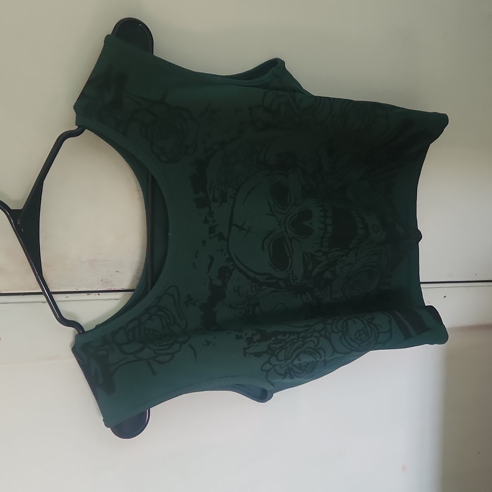 Green skull tank
